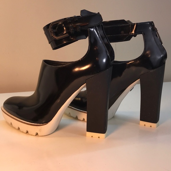 Kenneth Cole Shoes - Kenneth Cole Black Leather Platform Shoe